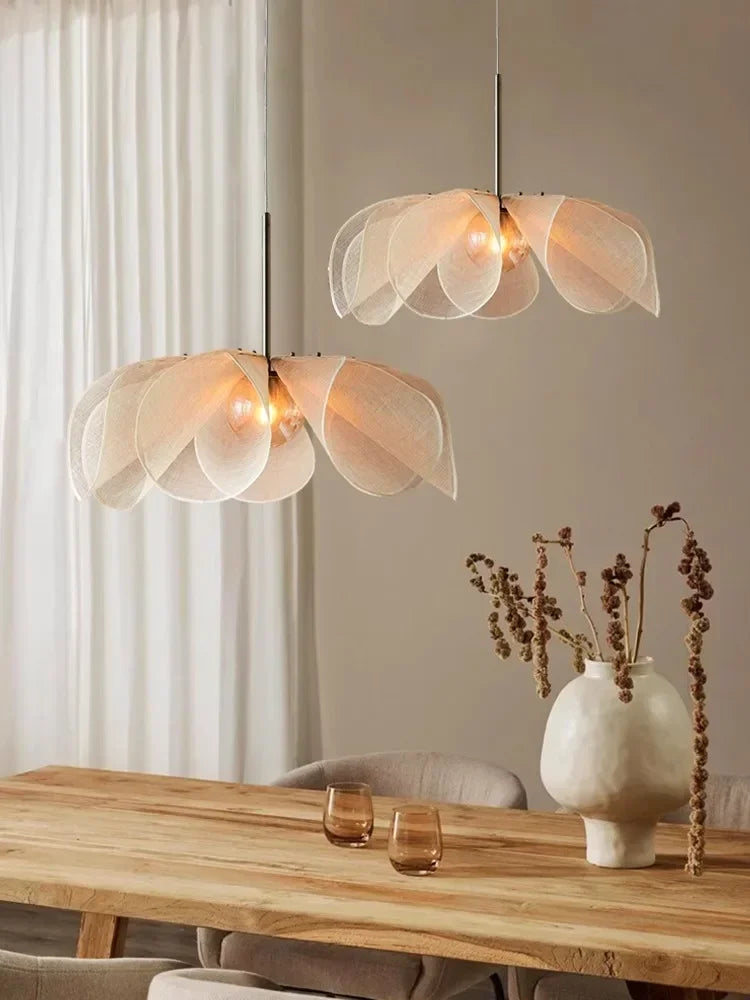 Lámpara colgante LED con flores de tela nórdica
