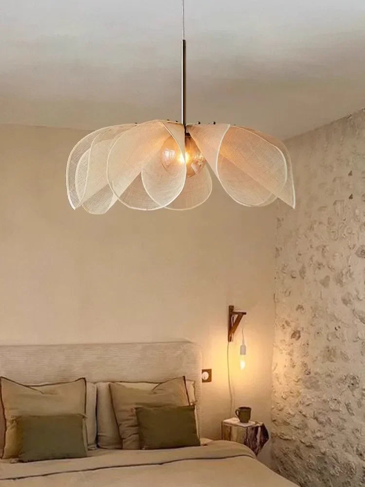 Lámpara colgante LED con flores de tela nórdica