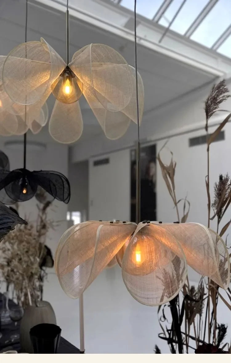 Lámpara colgante LED con flores de tela nórdica