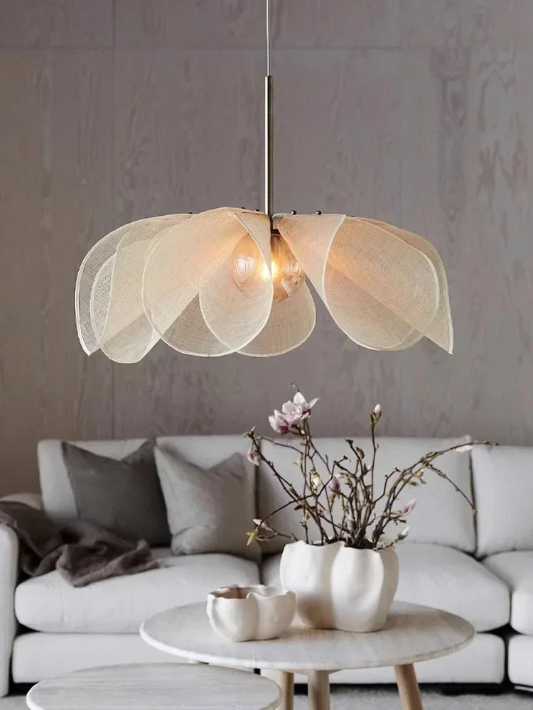 Lámpara colgante LED con flores de tela nórdica