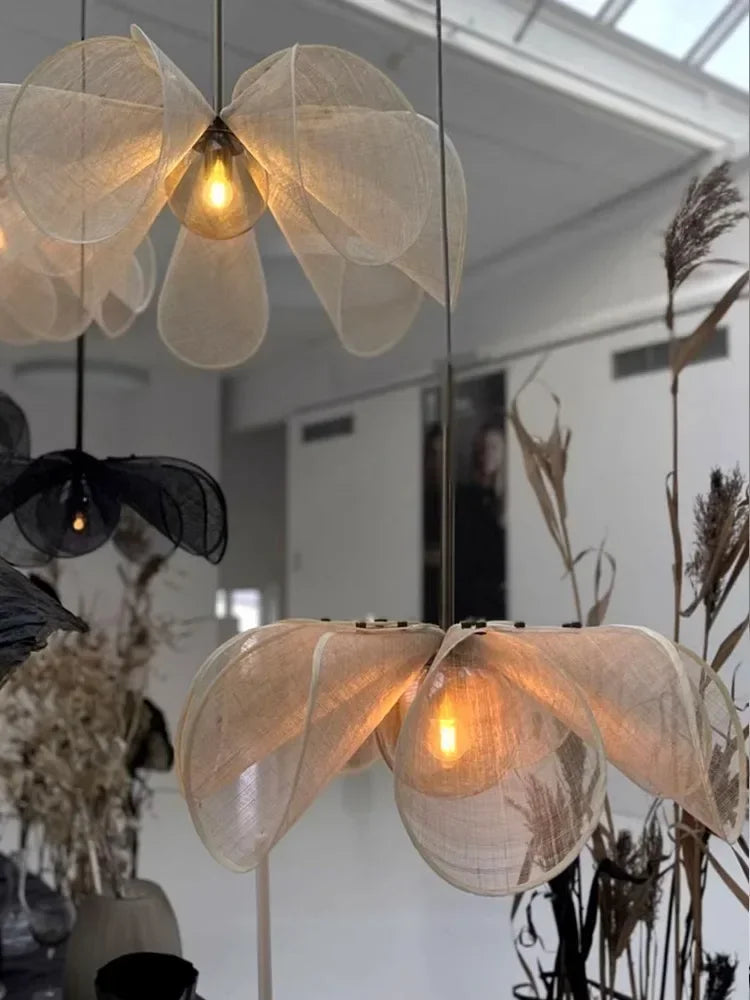 Lámpara colgante LED con flores de tela nórdica