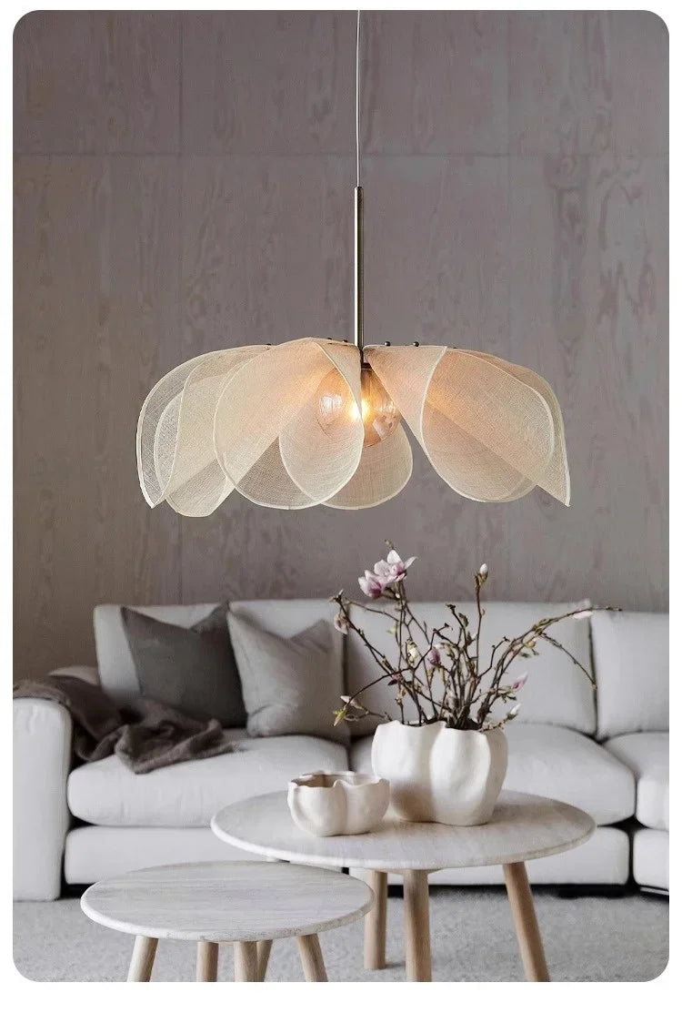 Lámpara colgante LED con flores de tela nórdica