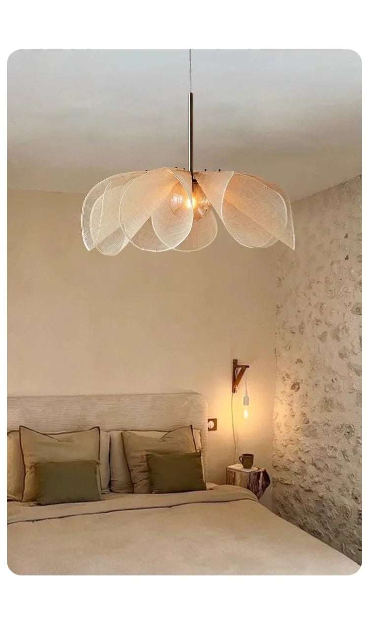 Lámpara colgante LED con flores de tela nórdica